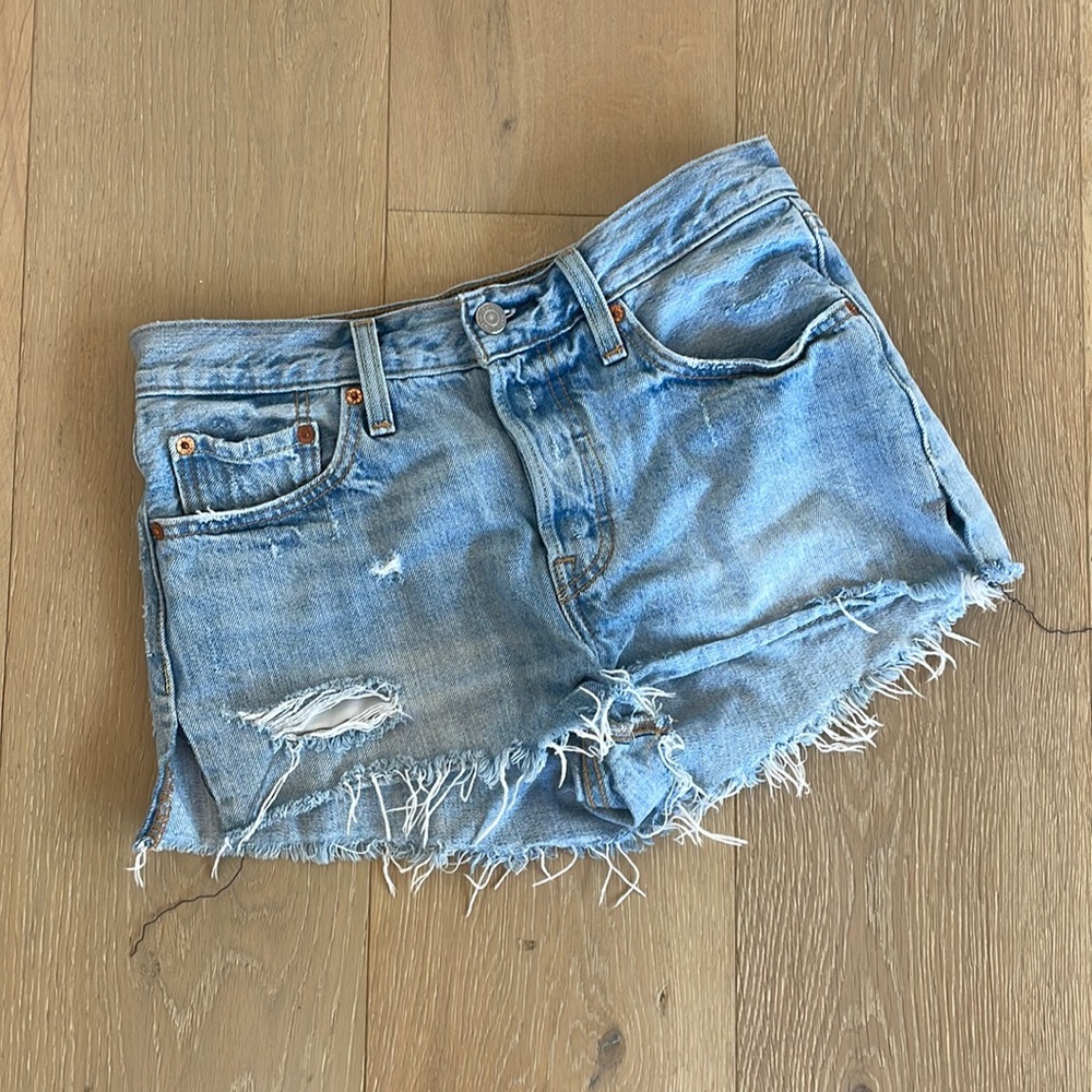Levi Light Wash Frayed Shorts